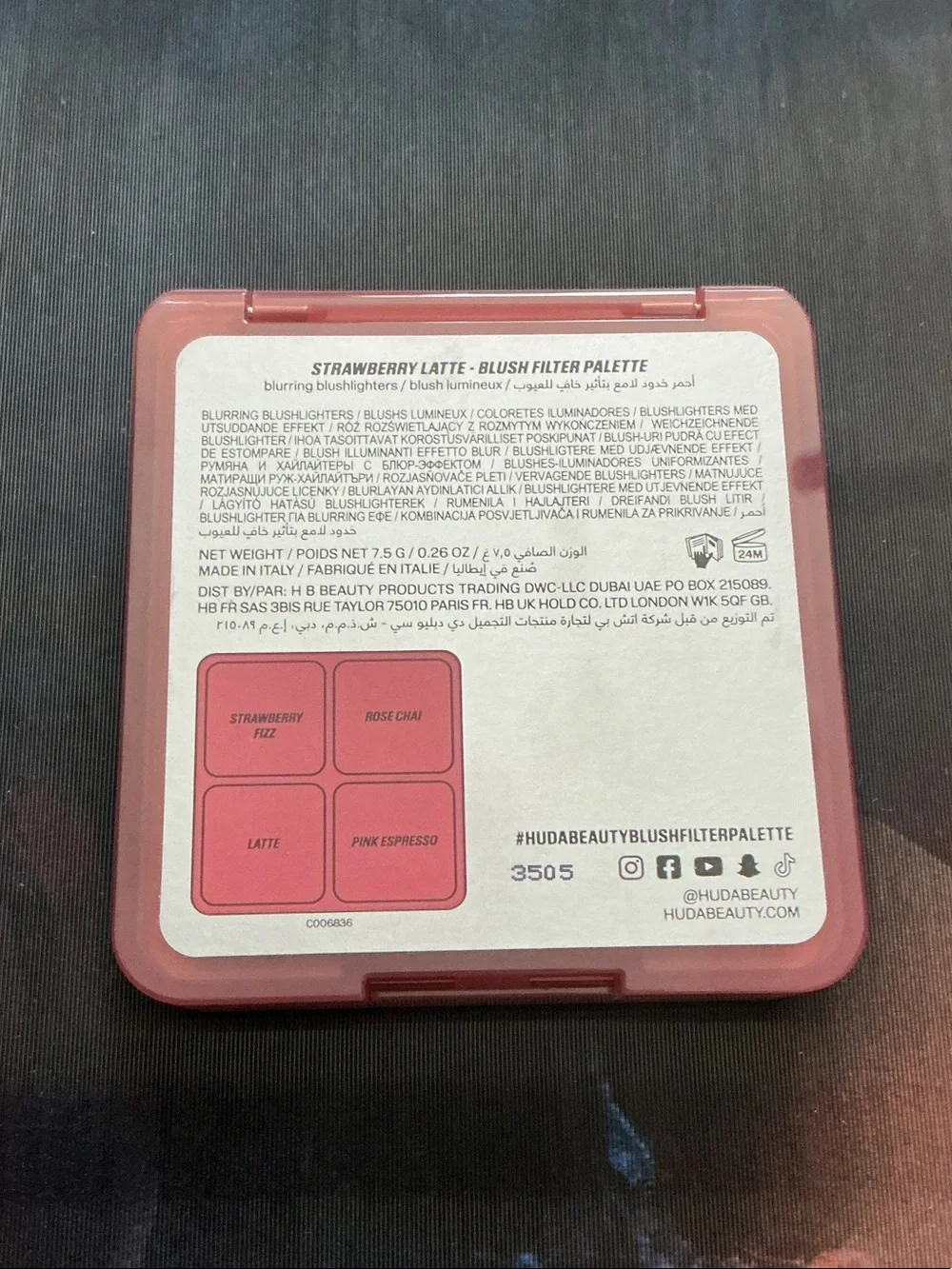 Huda Beauty Blsuh filter blurring blushlighters palette in Strawberry Latte